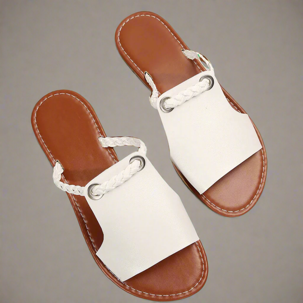 Chiara™ | Sandali Piani in Materiale Premium