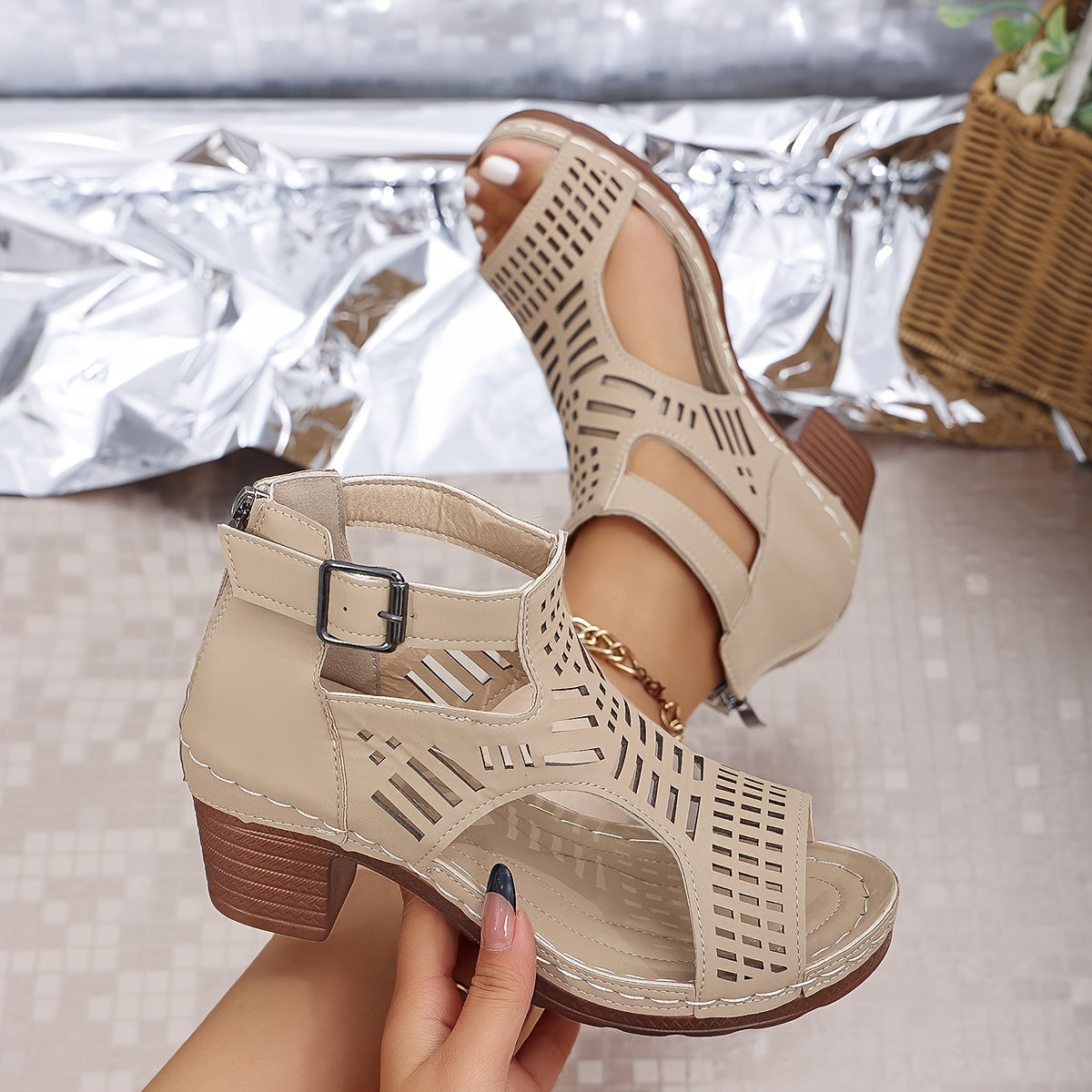Nova™ | Sandali con Tacco a Blocco Cutout