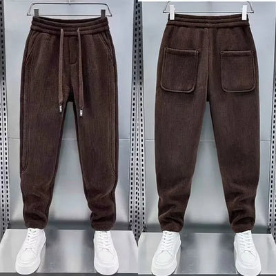 Pantaloni alla moda a coste