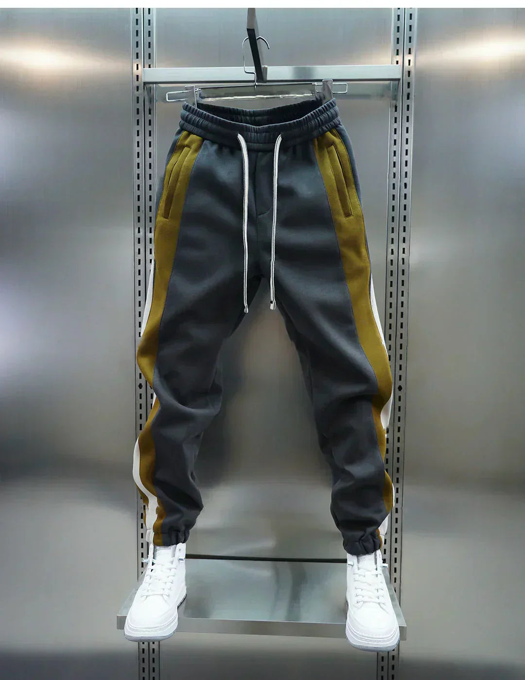 Pantaloni alla moda con strisce a contrasto