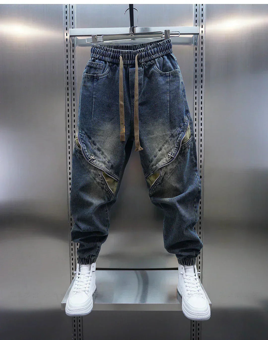 Pantaloni larghi in denim con cintura